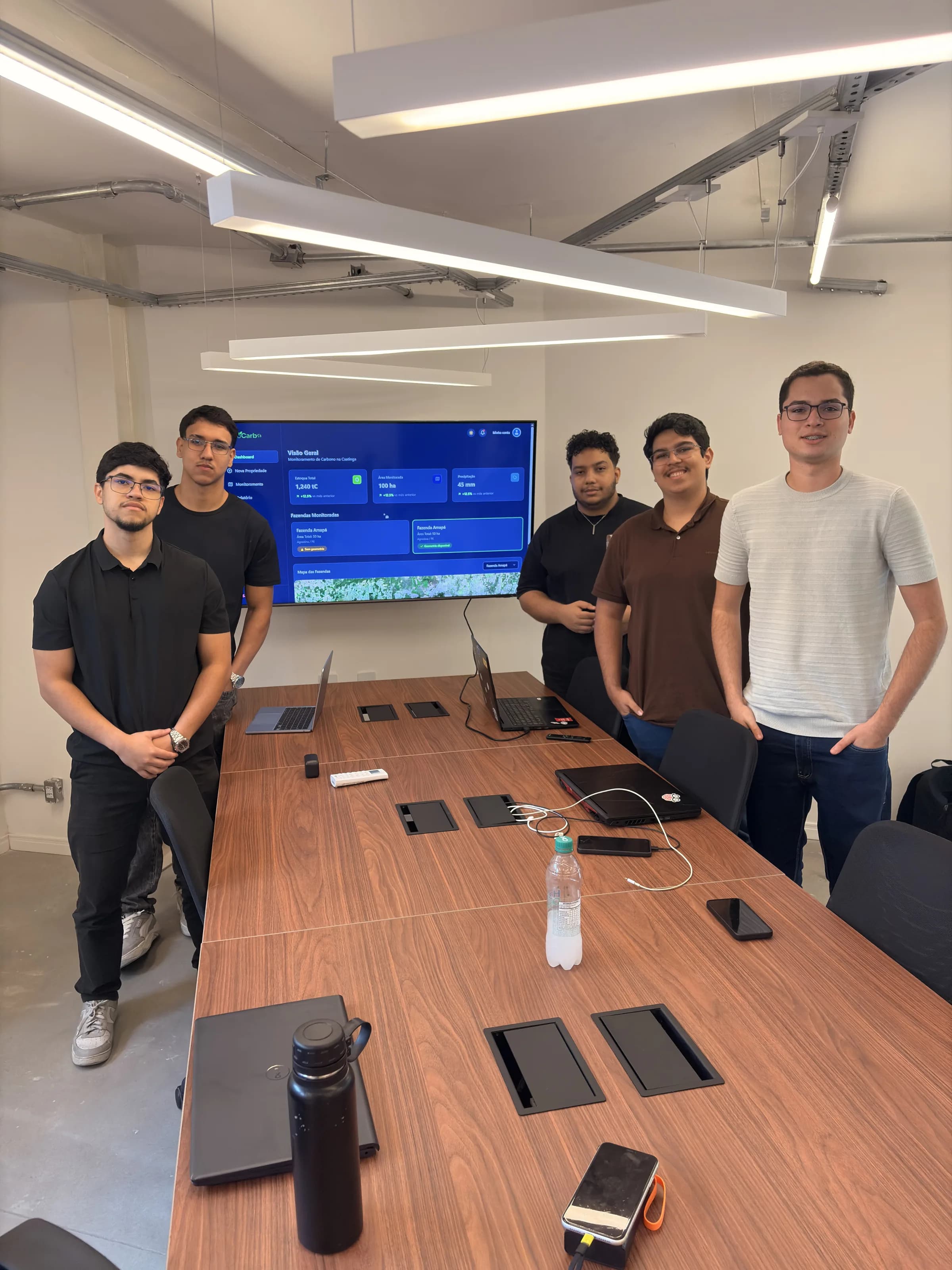 Equipe da SECCO reunida em ambiente de trabalho